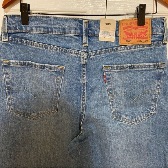 Levi's NWT Men's 550 Relaxed Fit Medium Stonewash Jeans Denim 32 x30 - Picture 8 of 8